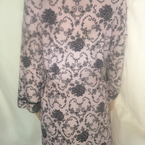 Nice robe - Picture 2 of 3